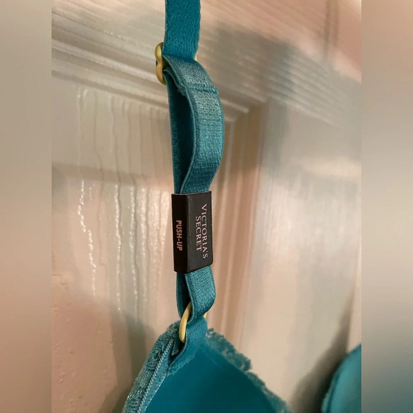 Victoria’s Secret 32C push up bra NWT - Picture 7 of 8